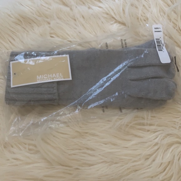 MMK Hat and Gloves - Picture 5 of 6